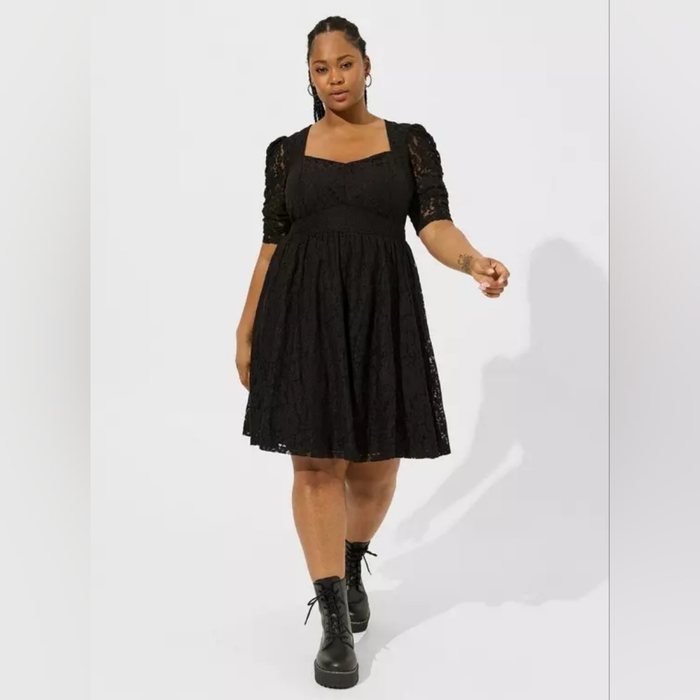 Torrid skater Mini Stretch Lace Ruched Sleeve Skater Dress Size 18/ 2x